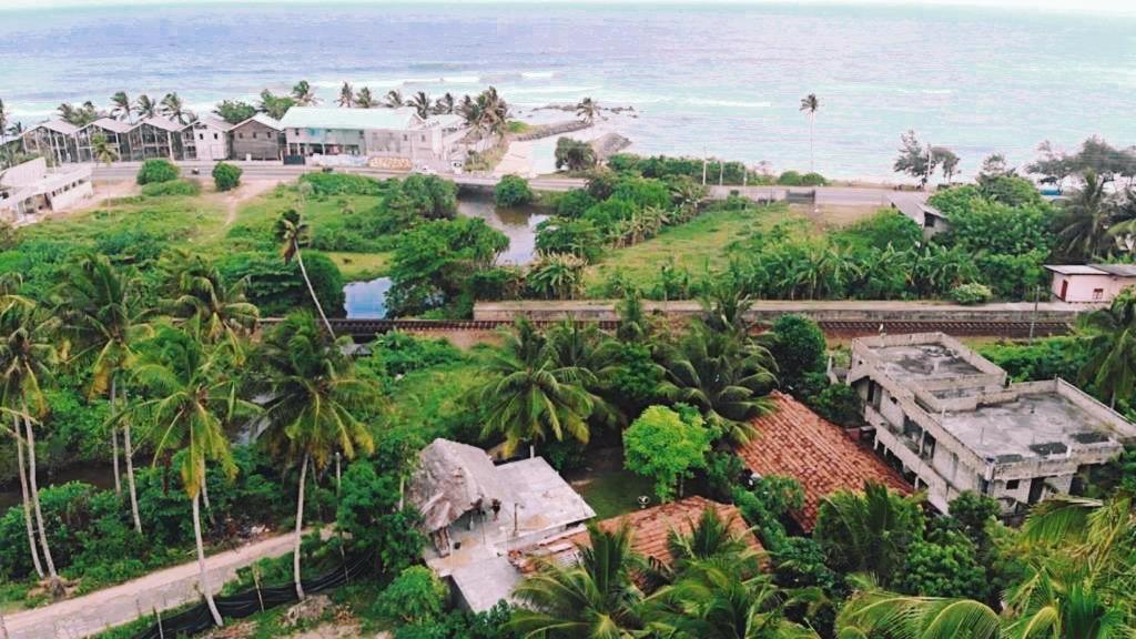 Hotel Lotus Surf House Midigama East Exterior foto