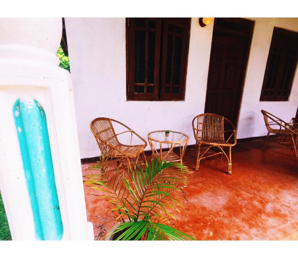 Hotel Lotus Surf House Midigama East Habitación foto