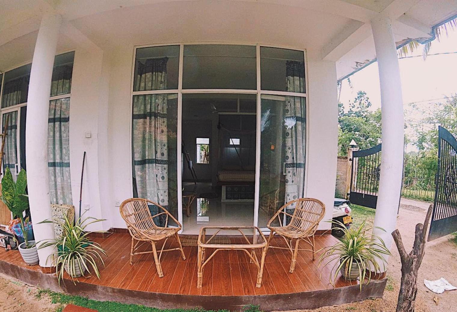 Hotel Lotus Surf House Midigama East Habitación foto