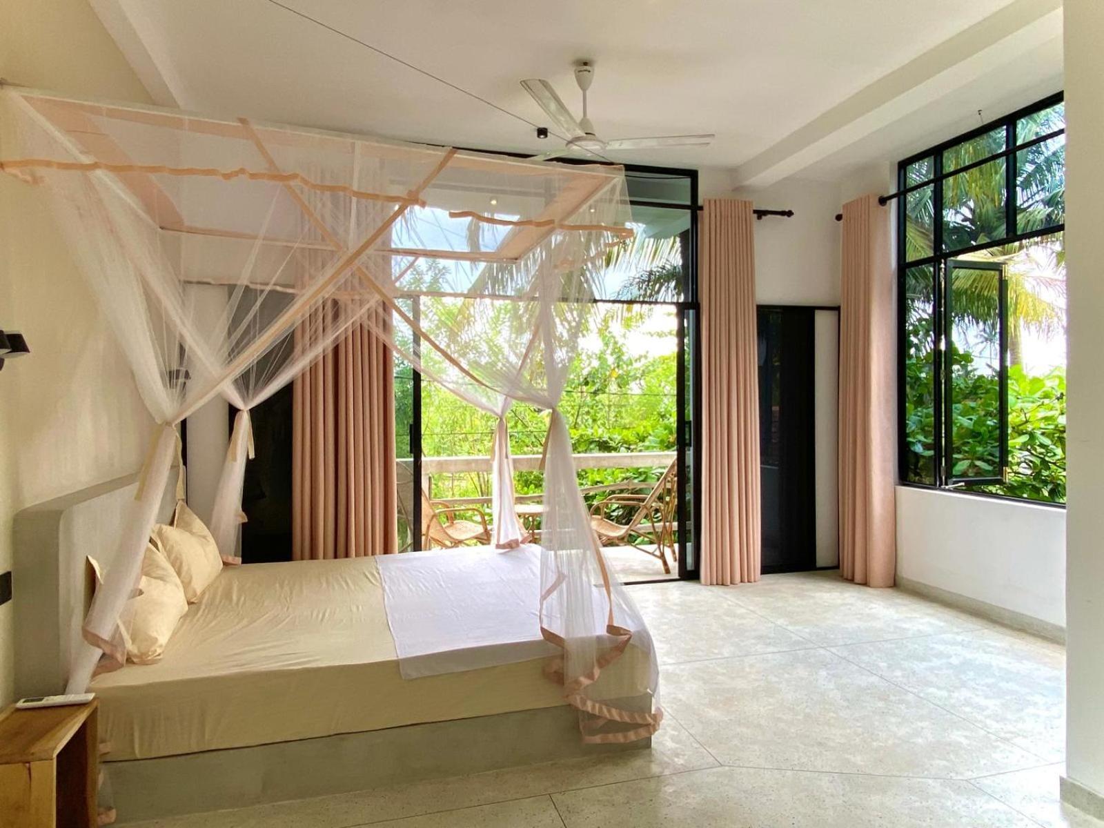 Hotel Lotus Surf House Midigama East Exterior foto