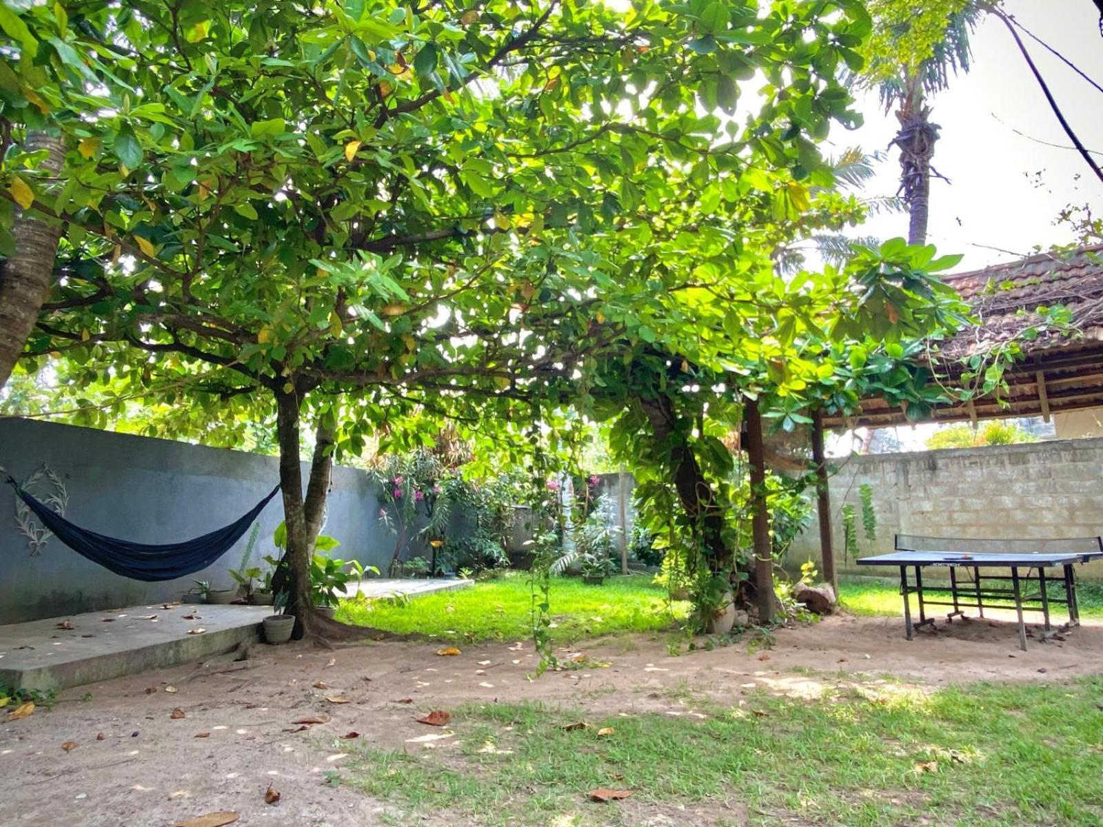Hotel Lotus Surf House Midigama East Exterior foto