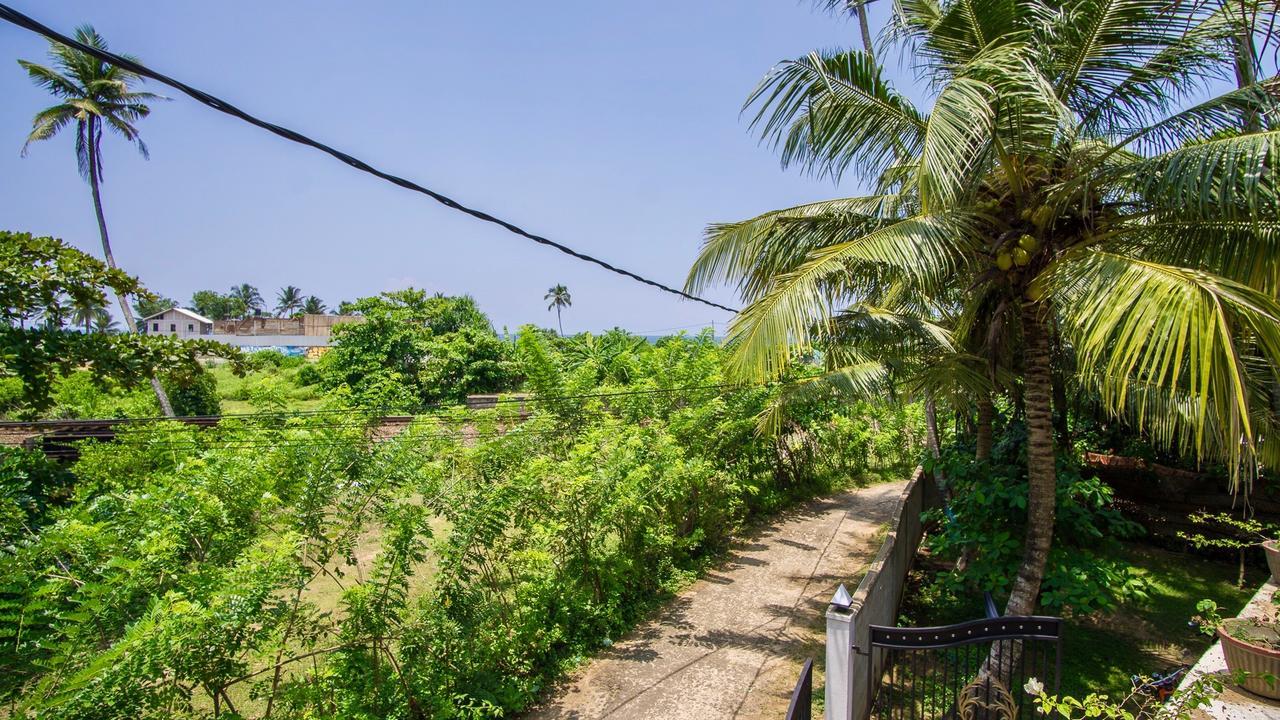 Hotel Lotus Surf House Midigama East Exterior foto